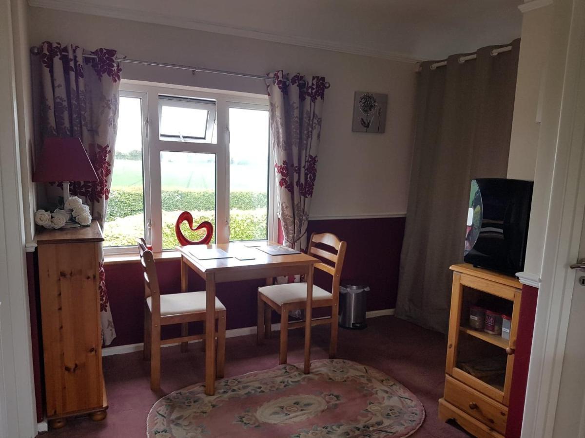Chimneys B&B Holbrook  Luaran gambar